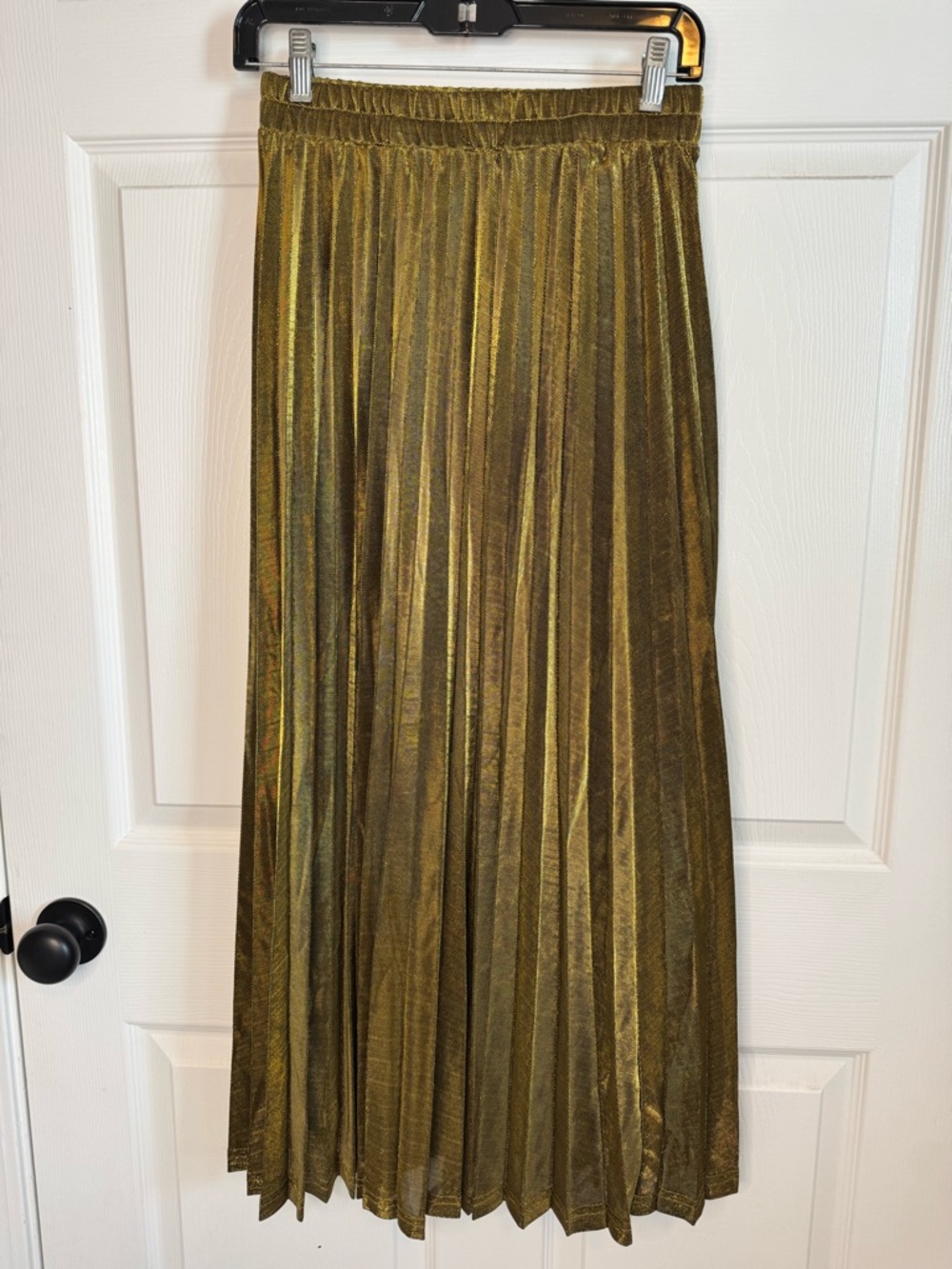 Metallic Gold Pleated Midi Skirt